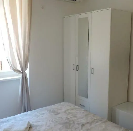 & Ivan Гостевой дом Шибеник